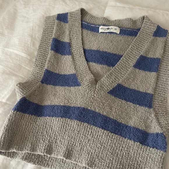 Cute Top - Picture 2 of 4